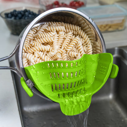 [Clip - On Strainer] 1pc ABERZEY Clip - On Strainer for Pots & Pans - Durable Plastic Kitchen Colander for Pasta, Meat, Vegetables, Fruits - Easy Drainage & Compact Design, Strainer for Pasta, Vegetable Preparation, Modern Kitche - by PAWFECTWORLDS | PAWFECTWORLDS | , ,