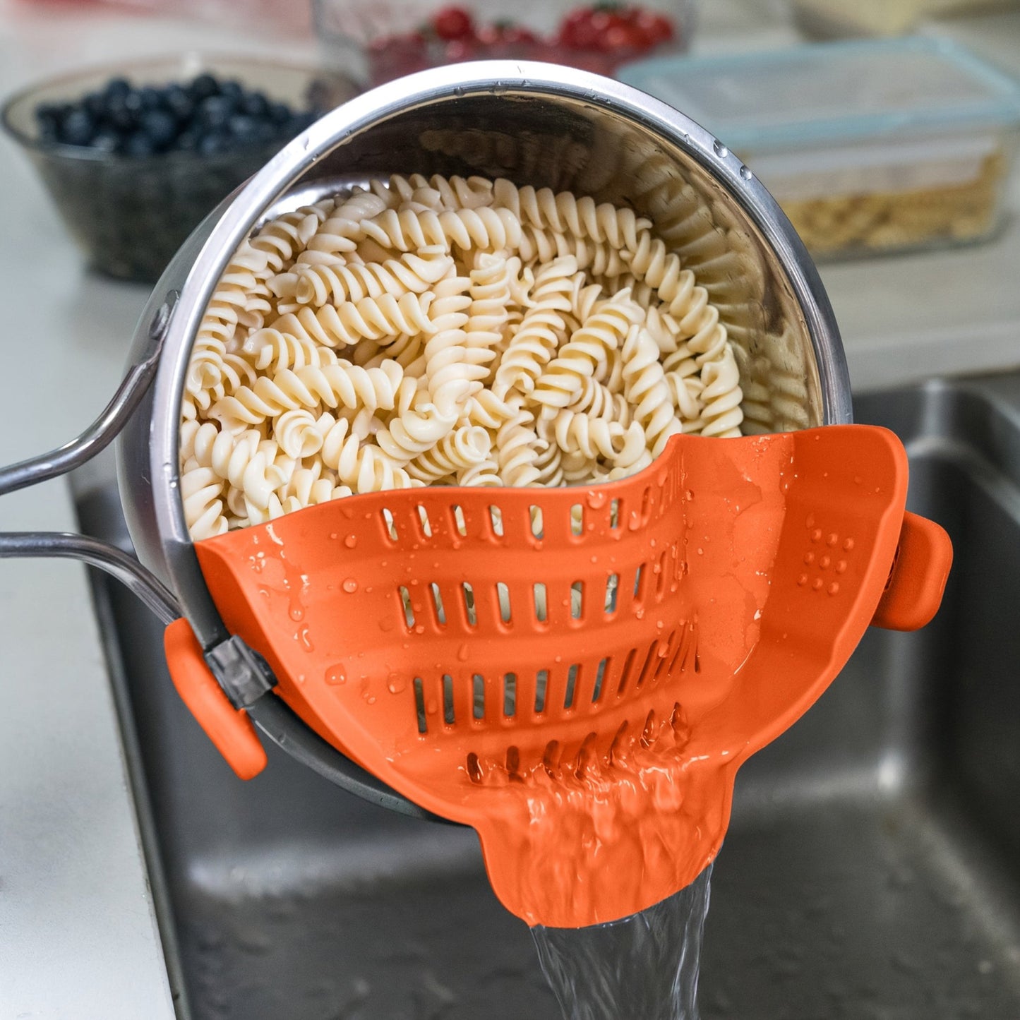 [Clip - On Strainer] 1pc ABERZEY Clip - On Strainer for Pots & Pans - Durable Plastic Kitchen Colander for Pasta, Meat, Vegetables, Fruits - Easy Drainage & Compact Design, Strainer for Pasta, Vegetable Preparation, Modern Kitche - by PAWFECTWORLDS | PAWFECTWORLDS | , ,