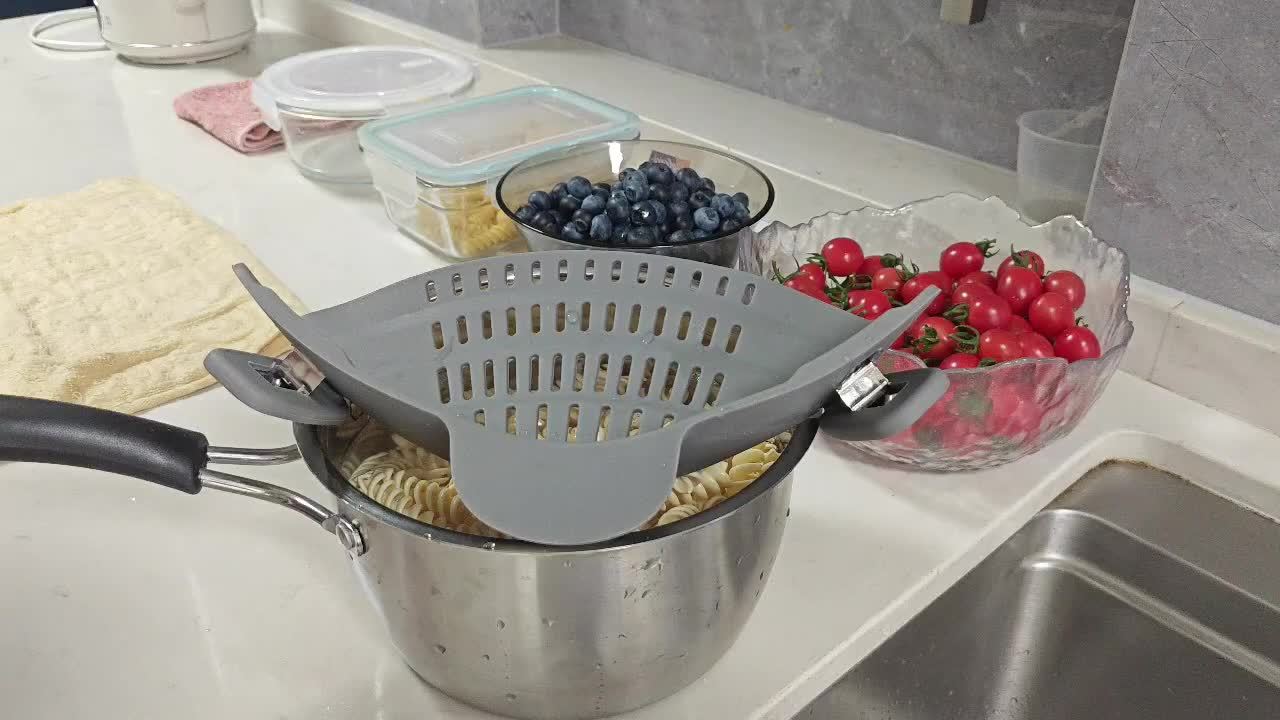[Clip - On Strainer] 1pc ABERZEY Clip - On Strainer for Pots & Pans - Durable Plastic Kitchen Colander for Pasta, Meat, Vegetables, Fruits - Easy Drainage & Compact Design, Strainer for Pasta, Vegetable Preparation, Modern Kitche - by PAWFECTWORLDS | PAWFECTWORLDS | , ,