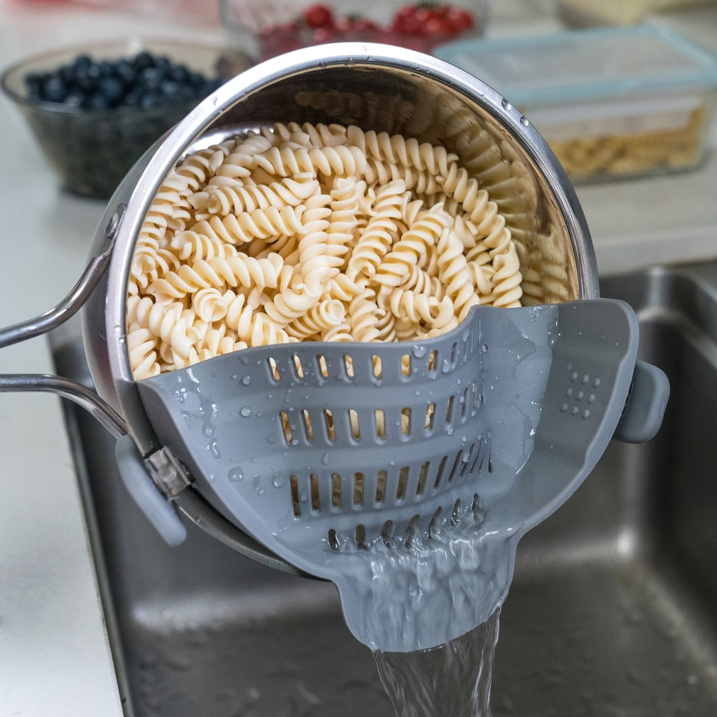 [Clip - On Strainer] 1pc ABERZEY Clip - On Strainer for Pots & Pans - Durable Plastic Kitchen Colander for Pasta, Meat, Vegetables, Fruits - Easy Drainage & Compact Design, Strainer for Pasta, Vegetable Preparation, Modern Kitche - by PAWFECTWORLDS | PAWFECTWORLDS | , ,